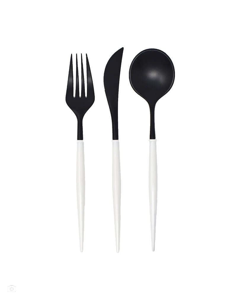 http://www.momoparty.com/cdn/shop/products/Black-and-White-Cutlery-Set.jpg?v=1652181601&width=2048