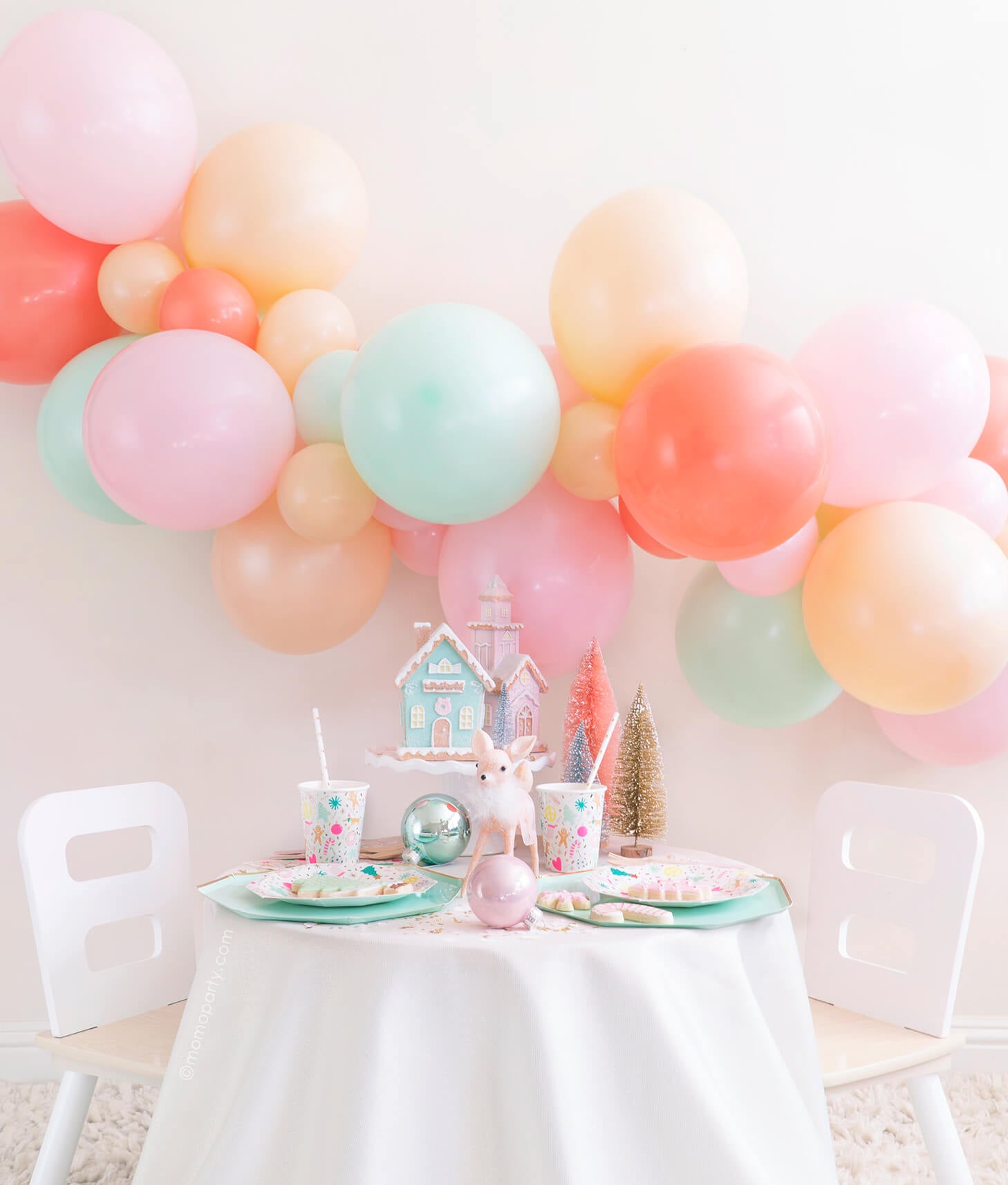 Mint blues and peachy pinks for an LA Art Deco vibe. – Life in