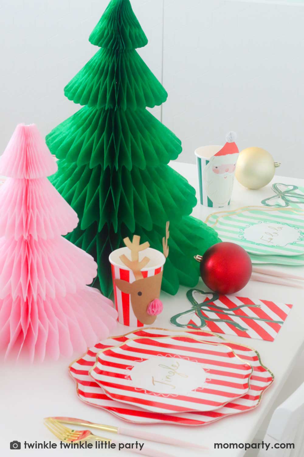 https://www.momoparty.com/cdn/shop/files/Momo-Party-Christmas-Party_Table-Setting-Honeycomb-Christmas-Trees_fd944aa0-1527-4bc1-b66f-945b248a7225.jpg?v=1700373859&width=1000