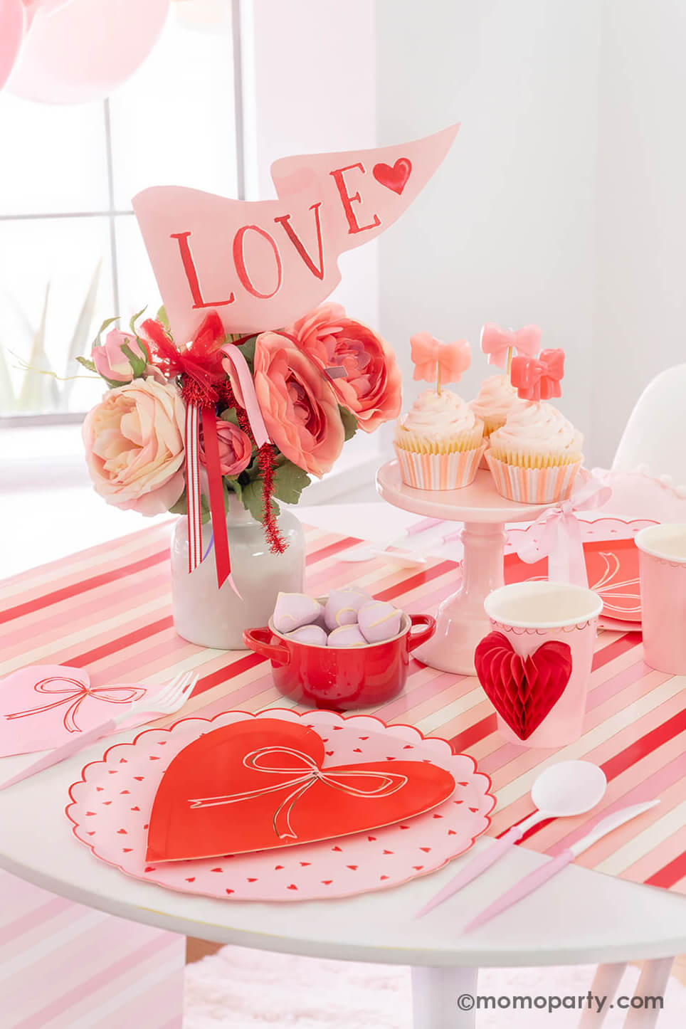 https://www.momoparty.com/cdn/shop/files/Momo-Party_A-Bow-Themed-Valentine_s-Day-Party_Table-2_9faf1060-b45d-4120-8436-c7f785c526de.jpg?v=1703757138&width=964