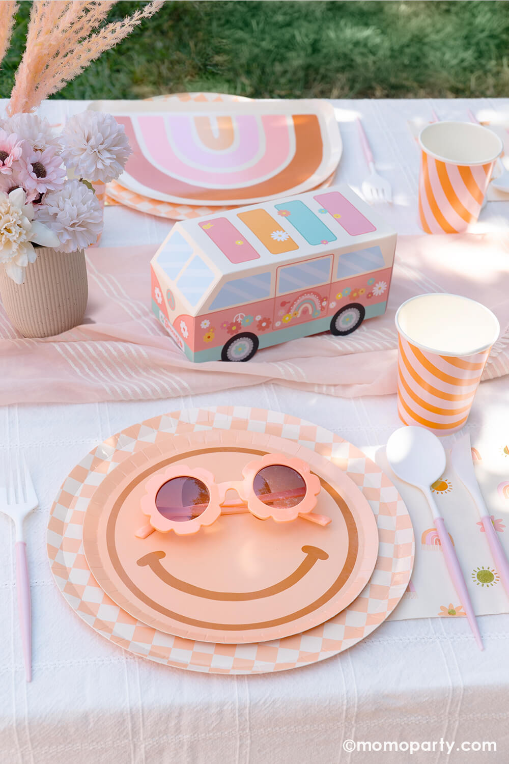 https://www.momoparty.com/cdn/shop/files/Momo-Party_One-Groovy-Baby_First-Birthday-Party_Tableware_plates-with-sunglass_a97151a2-1670-4bb2-9340-289006c2723c.jpg?v=1695424191&width=1000