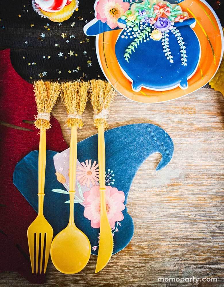 https://www.momoparty.com/cdn/shop/files/Momo-Party_s-Witchs-Broom-Cutlery-Set-Tablesetting-by-Ma-Fete.jpg?v=1690388893&width=780