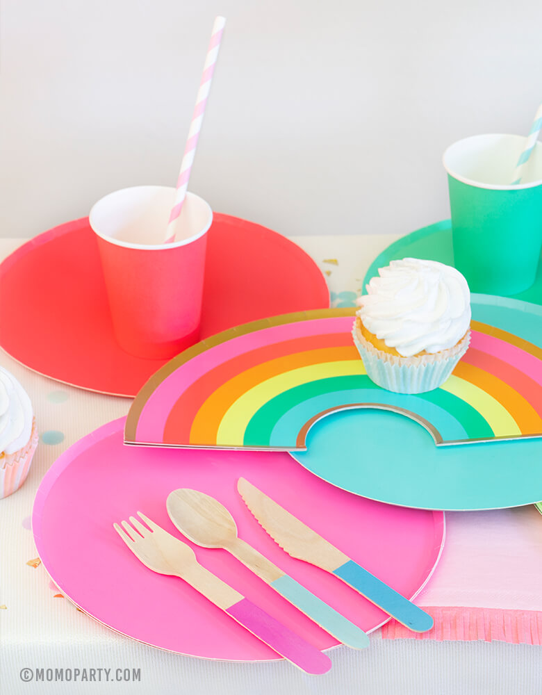 https://www.momoparty.com/cdn/shop/products/Momo-Party_Rainbow-plates-and-cups_details_d7af9ebe-724b-4408-8690-32e8afabc85e.jpg?v=1595230861&width=780
